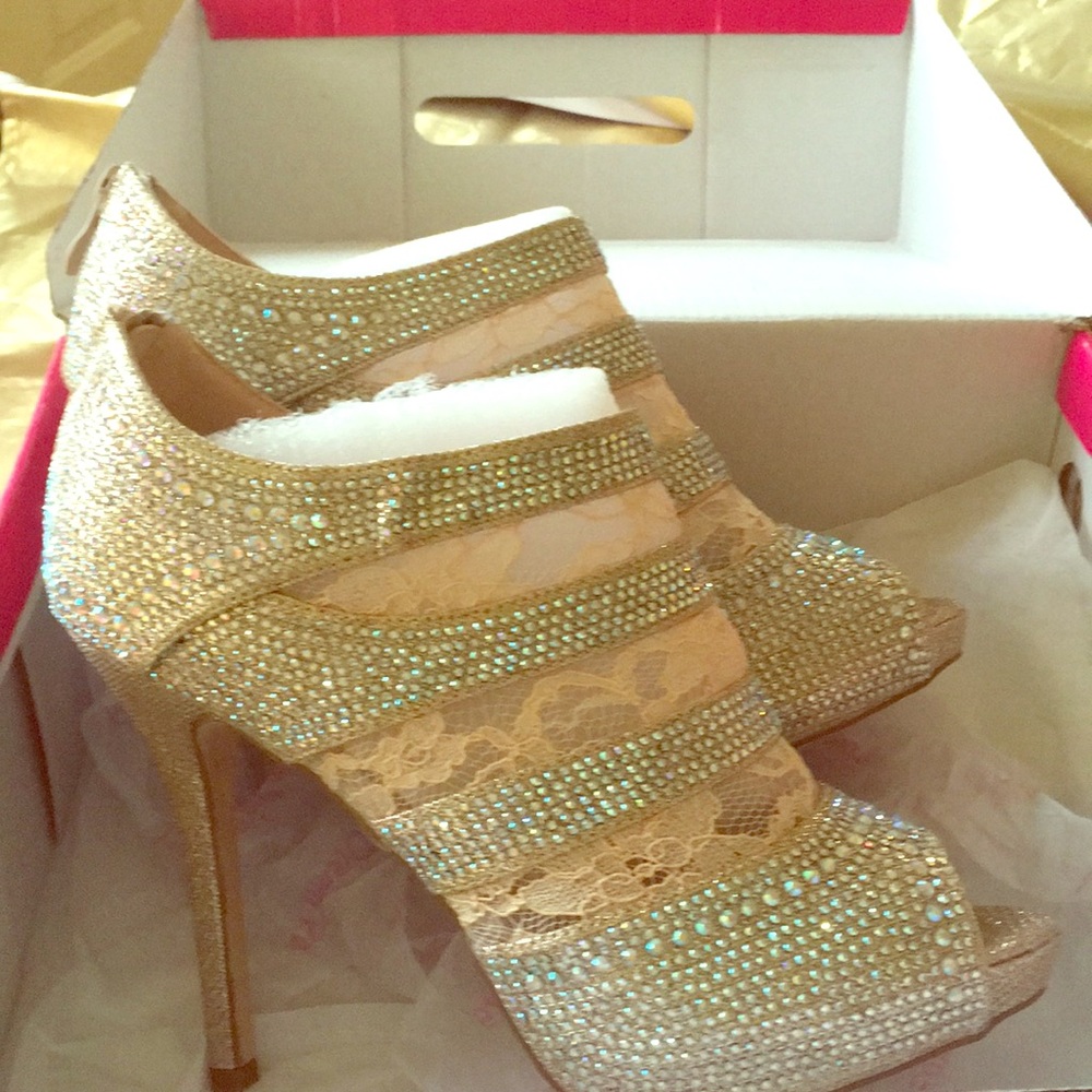 Brand new Dream Pairs stilettos